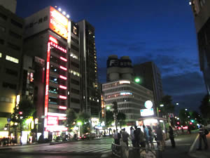 夜の銀座にて。