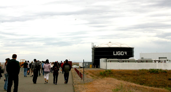 LIGO（重力波観測所