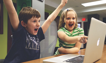 children-with-computer-420