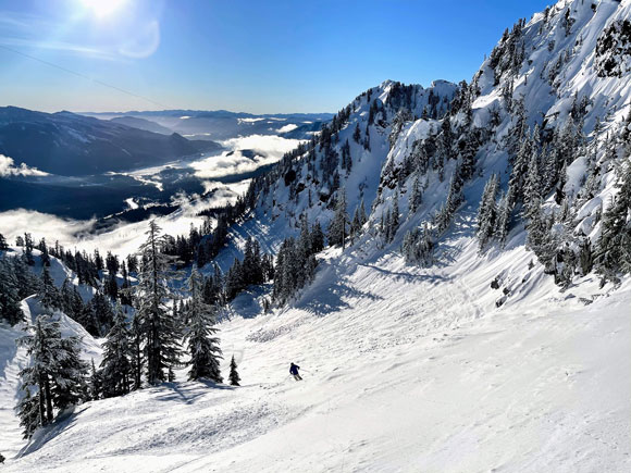 今日の写真は Yukako さんにご提供いただいたシアトルから車で1時間ぐらいで行けるスキー場 The Summit at Snoqualmie