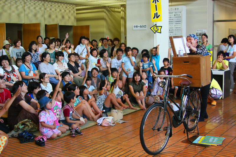 紙芝居師の「たっちゃん」、再びシアトルへ！川上竜生（かわかみ・たつお）さんインタビュー
