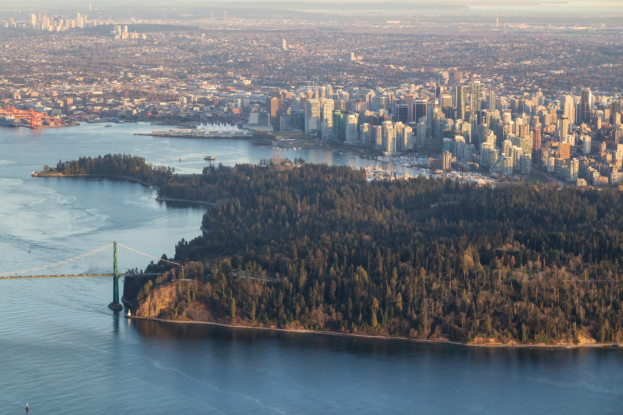 stanley-park-lions-gate-bridge-and-downtown-vancouver