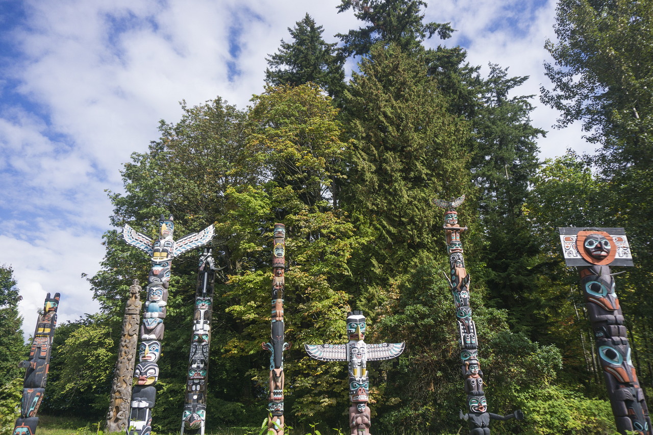 vancouver-canada-september-12th-2018-first-nations-totem-poles-in-stanley-park-vancouver-canada