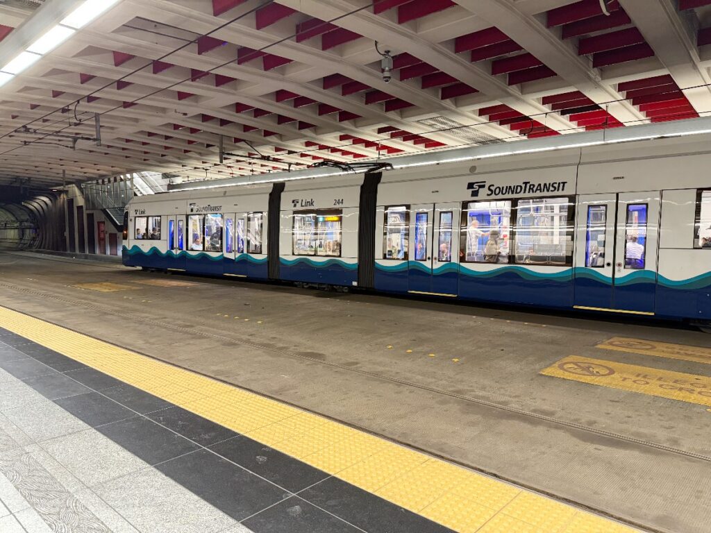 light-rail-31 - junglecity.com