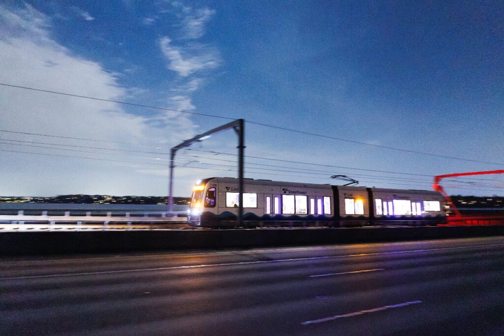 lightrail-lake-washington-4 - junglecity.com